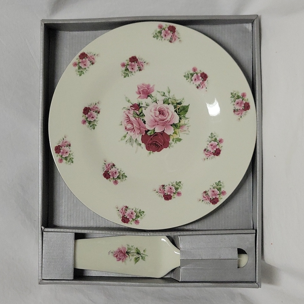 Formalities by Baum Bros. Cake plate/server